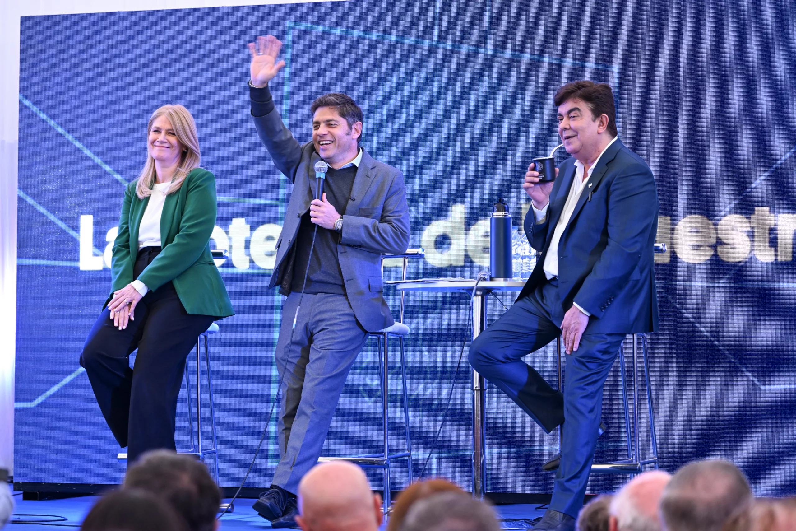 Kicillof, Magario y Espinoza durante un acto en la provincia de Buenos Aires