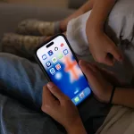 Flaquea el veto a las redes de los menores en Australia: la mayoría las sigue usando y el Gobierno amenaza a las empresas