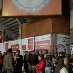 Hinchas de Argentinos acampan en La Paternal por una entrada a la final de la Copa Argentina