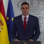 Sánchez se recrea en su alegato contra Trump… ¡hablando de Aznar, Bush y la guerra del Golfo de 2002!