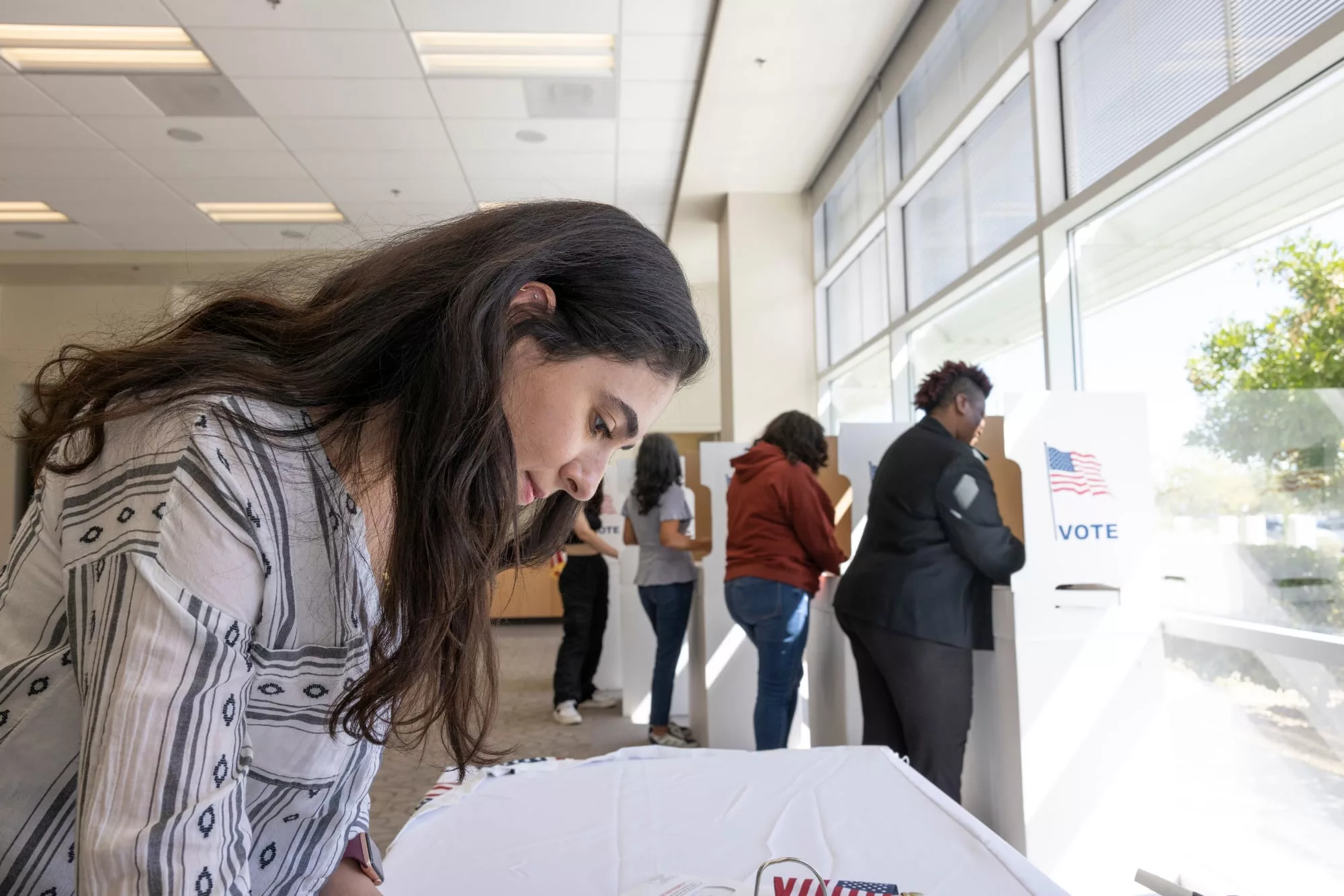 Todas las boletas de votación para militares en el extranjero deben ser devueltas exclusivamente por correo postal a la oficina electoral del condado correspondiente en Nueva York