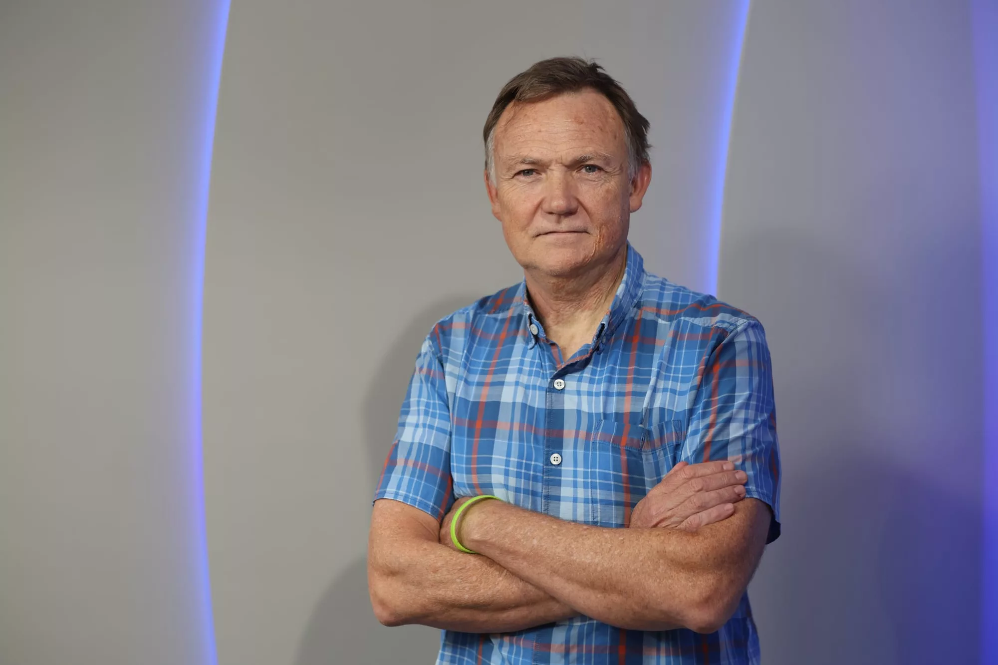 Plebst subraya que el desarrollo temprano se organiza en el vínculo con los adultos