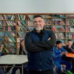 El docente porteño que lleva la clase de biología a las plazas y parques de la Ciudad