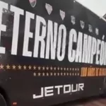 Insólito: multaron al micro de Colo Colo por una infracción de tránsito