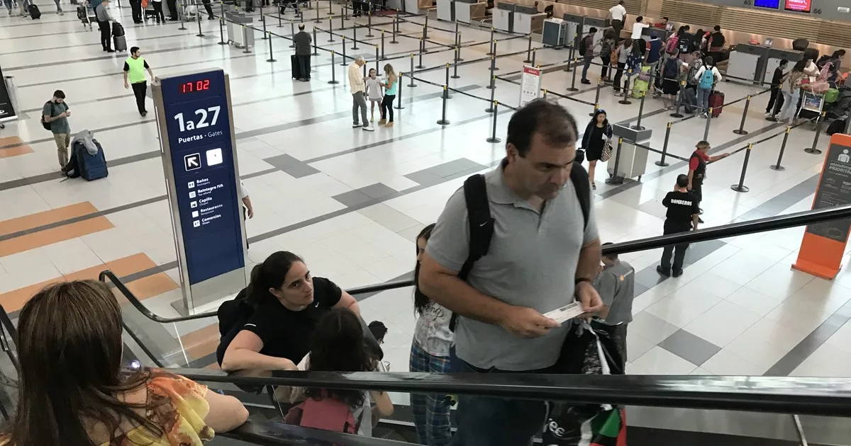 Dólares con tarjeta: por turismo en el exterior, los pagos en moneda extranjera marcaron otro récord en ocho años