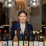 Con el consumo en baja, las bodegas apuestan a crecer transformando el vino argentino en una experiencia gourmet