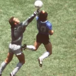 El genial relato de Maradona sobre la mano de Dios: “Callate la boca, boludo, y abrazame”