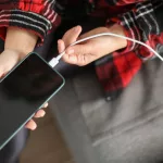Si tienes un cargador de móvil con cable de 2 metros, tienes un tesoro: estas son las mejores opciones