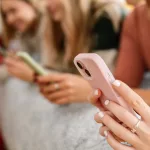 Por qué es tan difícil verificar la edad de los menores en redes: “Al final se crea un riesgo muy grande”