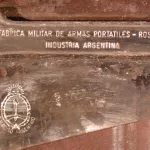 Encontraron un FAL de las Fuerzas Armadas argentinas entre el arsenal del Comando Vermelho