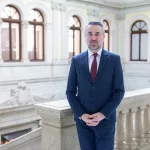 Ara Khzmalyan, director del museo Matenadaran de Armenia: “Estamos asistiendo a una catástrofe con la destrucción del patrimonio cultural internacional”