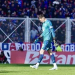 Video: la roja que recibió Orlando Gill por el cabezazo a Lucas Blondel