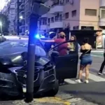 Un auto se incrustó contra un semáforo en Tucumán y Callao: el conductor tenía 1,63 de alcohol en sangre