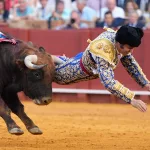Morante de la Puebla, muy grave tras ser corneado por el cuarto toro de la corrida en La Maestranza