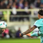 Video: el gol de volea de Santiago Castro a la Fiorentina