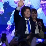 The Wall Street Journal analizó la contundente victoria de Milei: “Los barrios marginales abandonaron al peronismo”