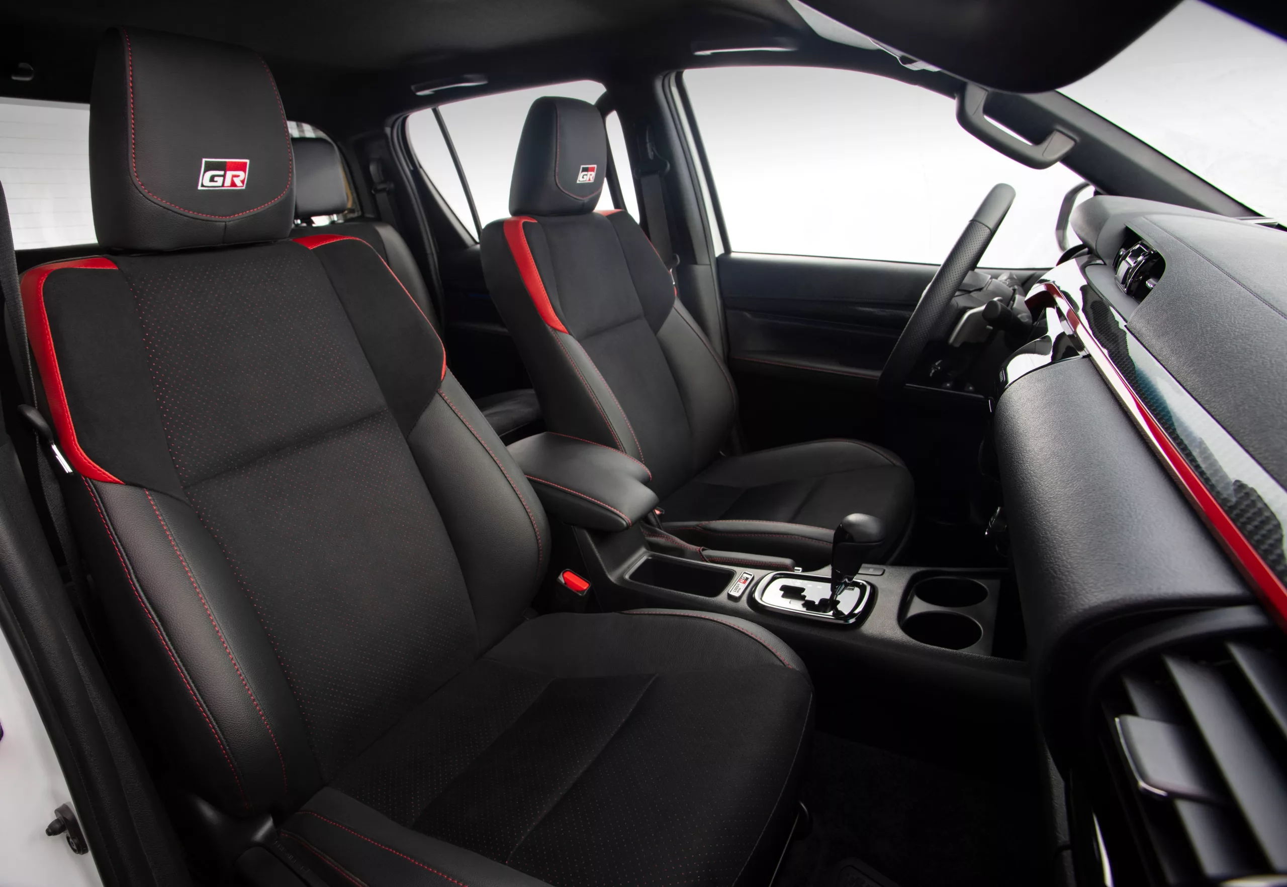 La Hilux GR-Sport incorpora una pantalla multimedia táctil de 9