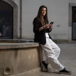 Los adolescentes que crecieron sin ningún límite en las redes sociales: “Mis padres me dieron el móvil y, a partir de ahí, tiré sola”