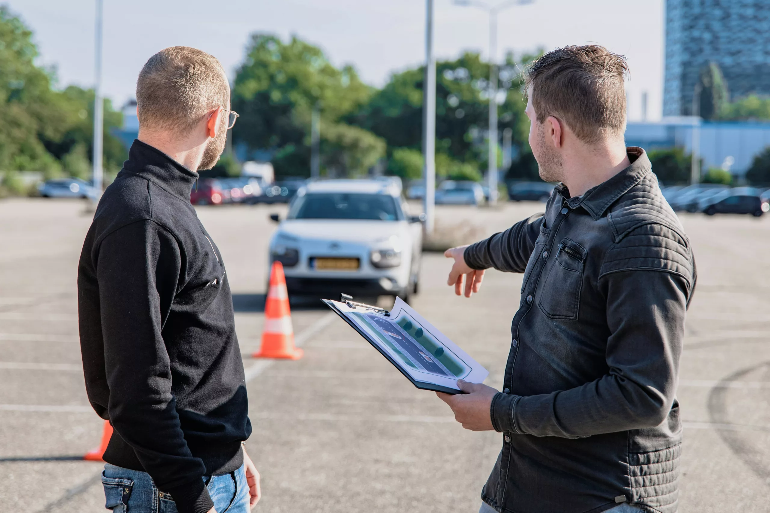 Los jóvenes conductores también podrán obtener su licencia de forma remota (Unsplash)