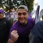 “Clarín miente”: los militantes libertarios, con el Gordo Dan a la cabeza, revivieron una batalla del kirchnerismo