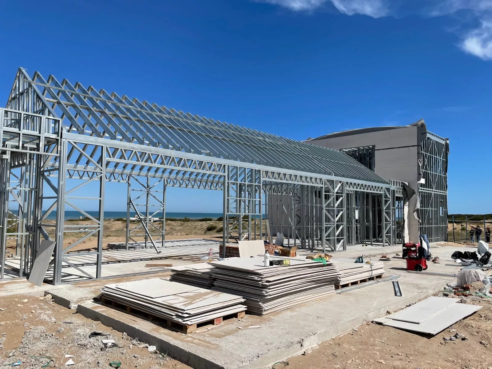 La construcción en seco se trata de una técnica que evita usar agua a la hora de construir