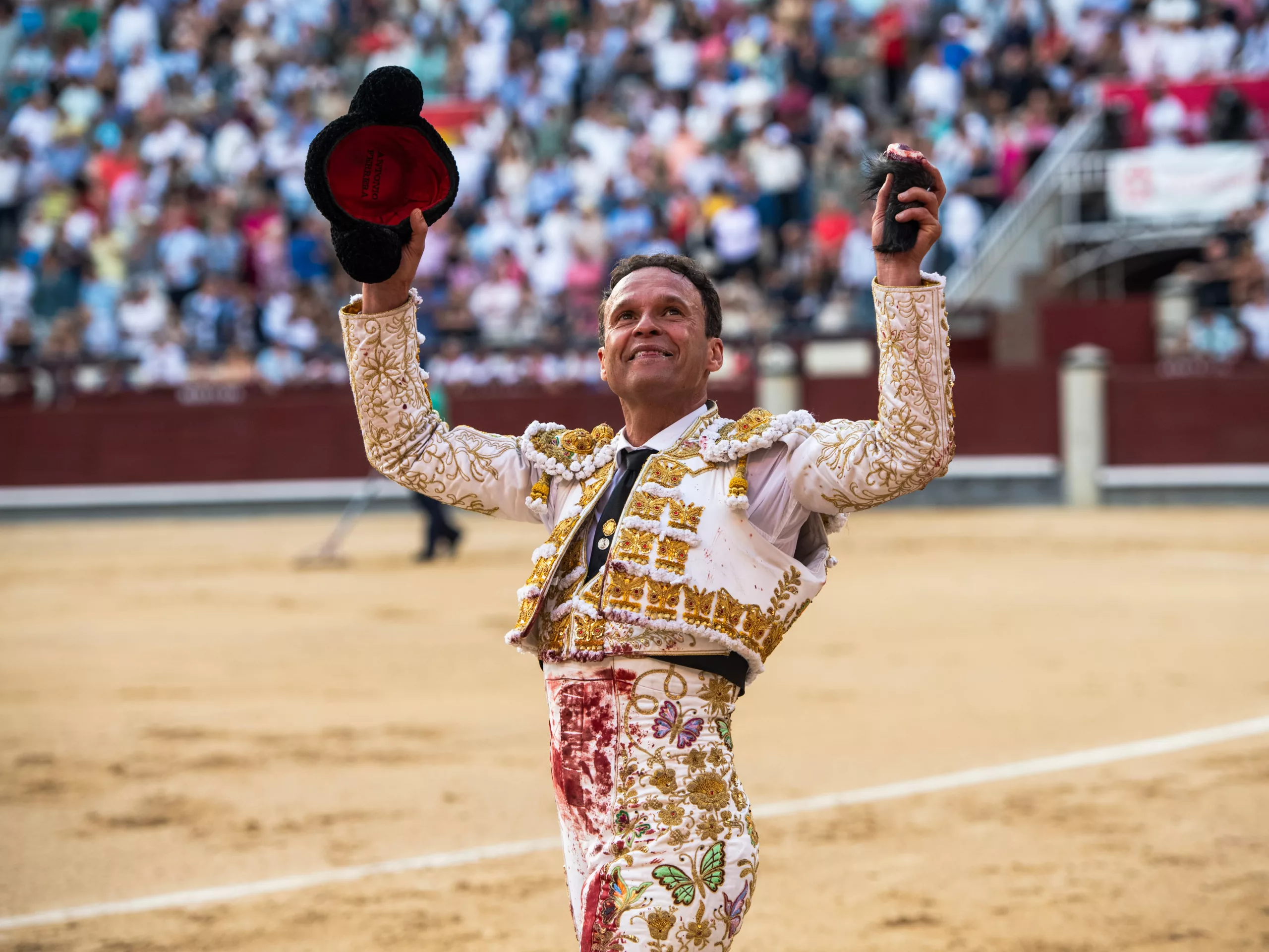 Antonio Ferrera da la vuelta al ruedo tras la muerte de uno de sus toros, el pasado 31 de mayo en Madrid.