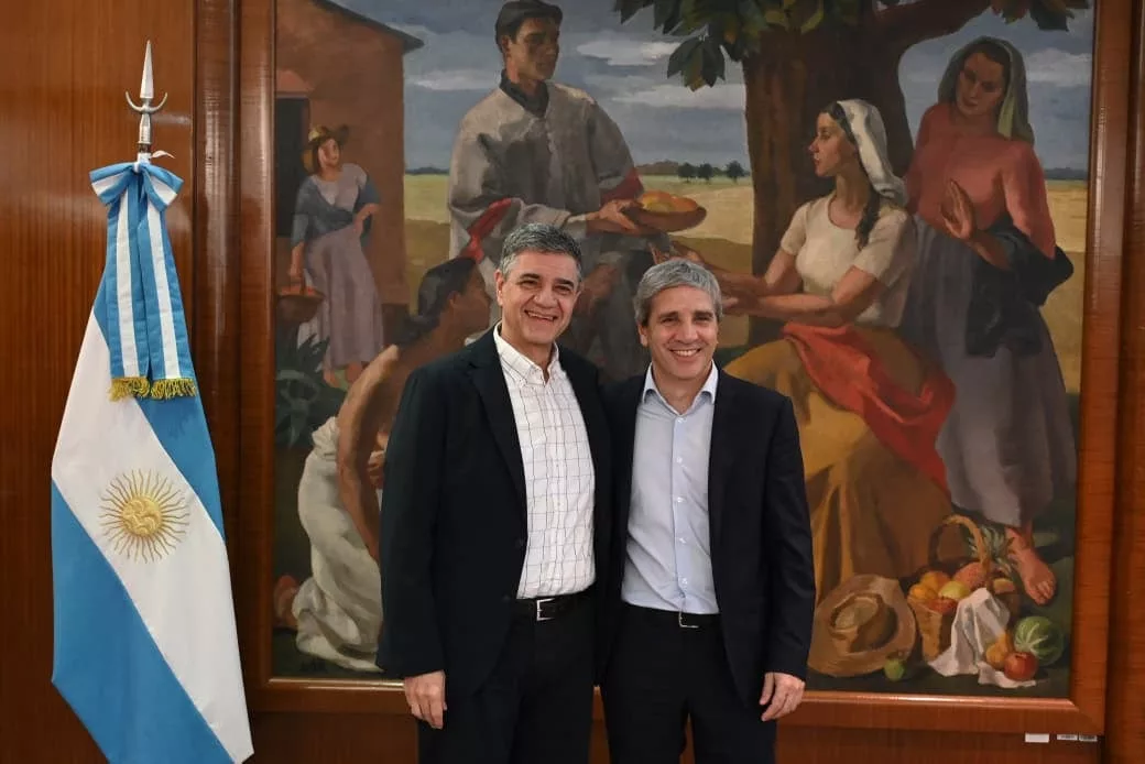 El ministro de Economía, Luis Caputo, recibió al jefe de gobierno Jorge Macri en el Ministerio de Economía.