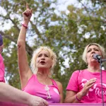 Miles de personas claman en Sevilla por la gestión de los cribados de cáncer: “No somos nada para ellos”