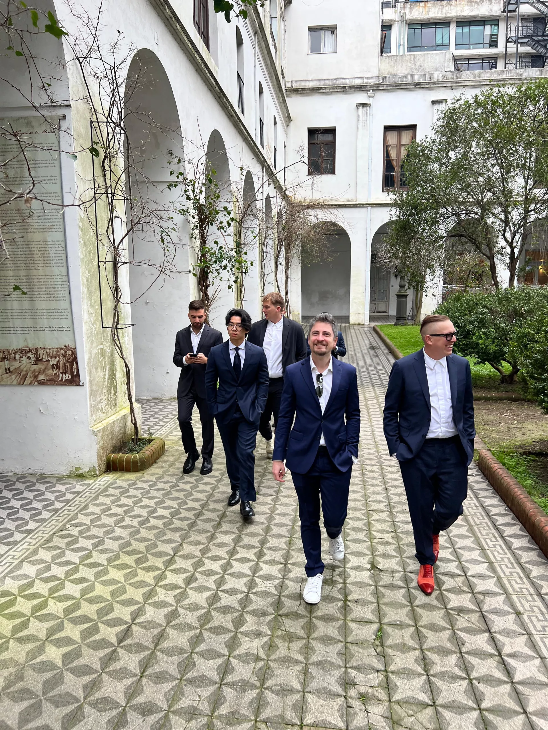 Una visita a Buenos Aires de Hayden Davis, de la que participan Mauricio Novelli, Terrones Godoy y otros emprendedores, como Bartosz Lipinsk, de Cube Exchange (en primera fila)