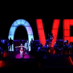 El Liceu acoge una ‘Manon Lescaut’ reconvertida en migrante por Àlex Ollé