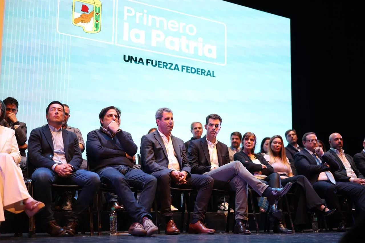 Urtubey, Uñac, Trotta, Nardini y Teresa García, anoche en el escenario de Primero la Patria