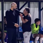 Uruguay: entró alcoholizado al campo de juego, le dio la mano al entrenador y se fue detenido
