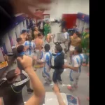 Ya en la final, el festejo de los pibes de Argentina en el vestuario y un palito a Colombia