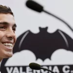 Renzo Saravia y su llegada por 92 días a Valencia: “Dejaré mi vida para estar más aquí” y la charla con Otamendi y Aimar