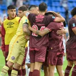 Lanús le rompió el invicto a Vélez en Liniers y mantiene la seriedad pese a los títulos y las ausencias clave