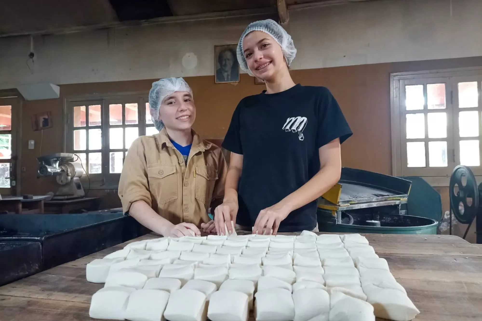 Los chicos tienen clases prácticas que les permiten llegar con un plus educativo a carreras superiores 