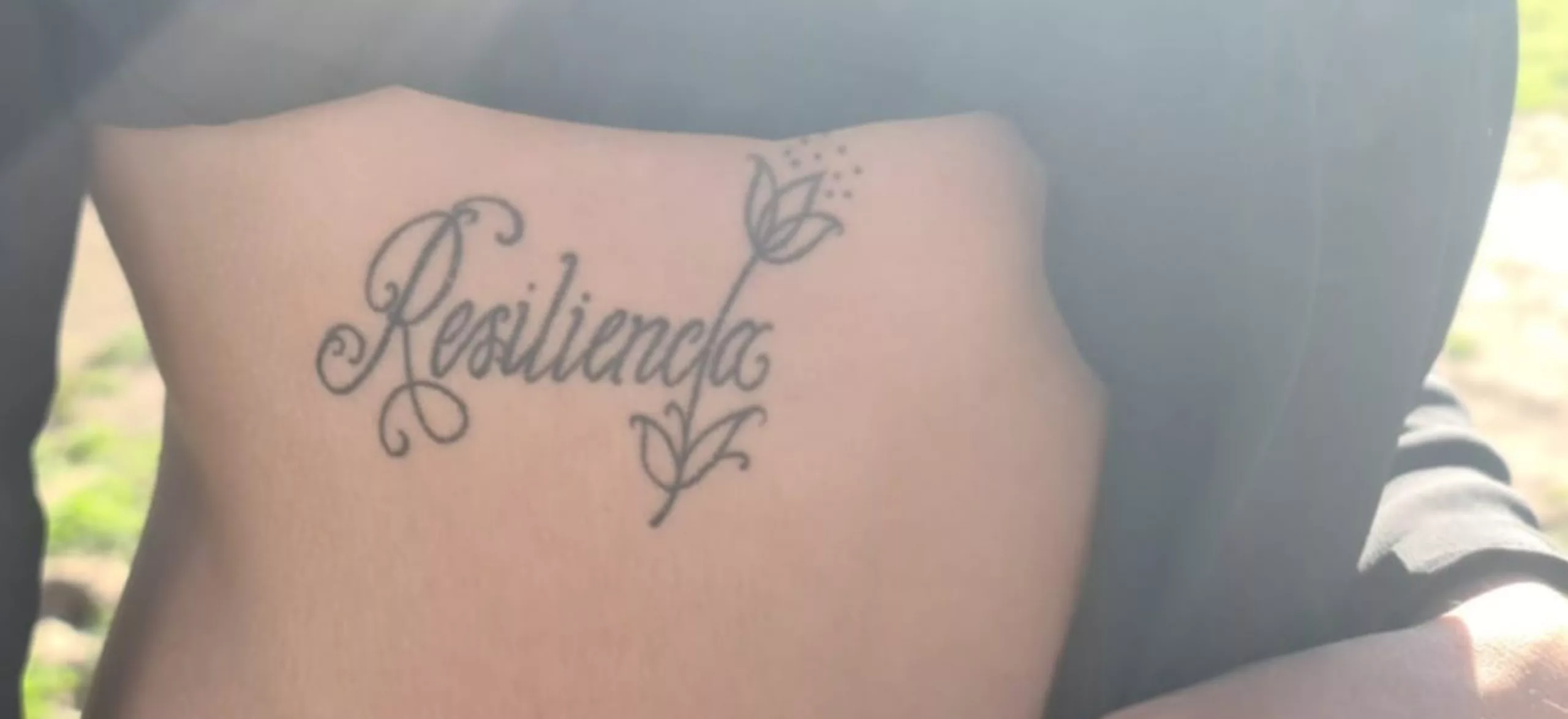 Resiliencia. Un tatuaje que marca lo importante que es esa palabra en su vida.