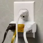 La solución que necesitas para enchufar seis dispositivos a la vez y en el mismo lugar es este accesorio de pared rebajado