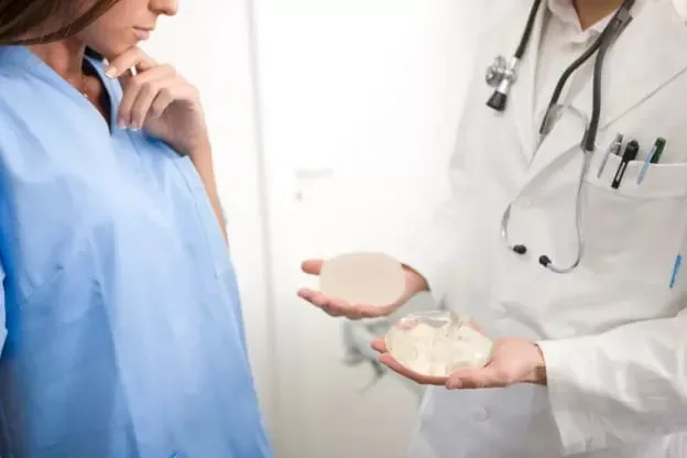La definición de la personalidad es voluble en la adolescencia, por lo que no se recomiendan las cirugías en ellos, asegura el doctor mexicano Mauro Armenta