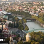 El pequeño país entre Europa y Asia que fue cuna del vino y se jacta de su hospitalidad y gastronomía