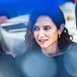 Ayuso, mil grescas y una grieta