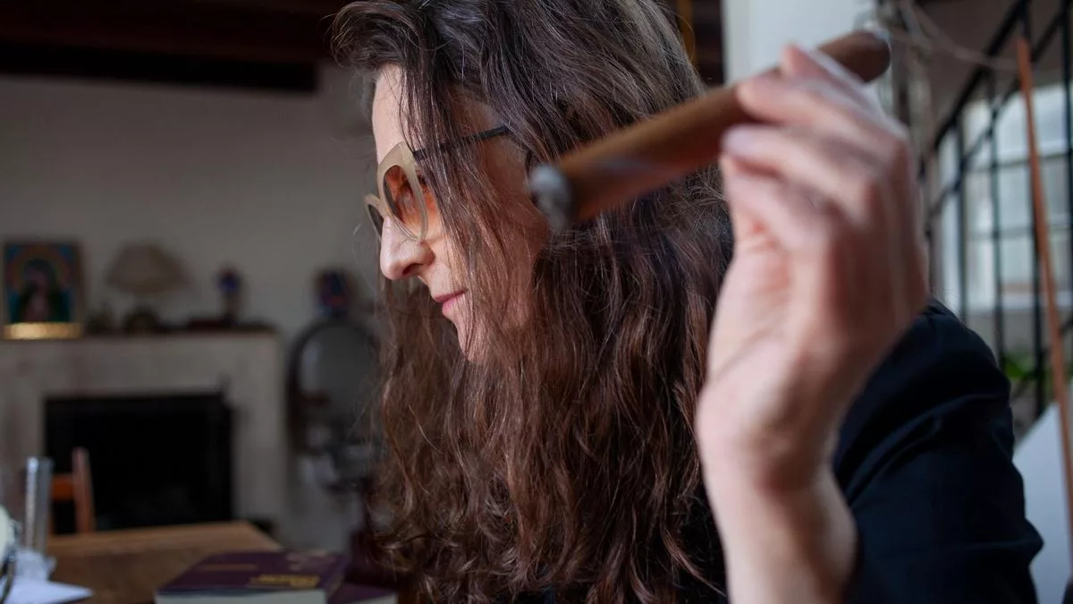 Lucrecia Martel con su habitual puro