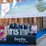 Juanma Moreno clausura TIS2025 y destaca el éxito de su sexta edición ante 8.197 profesionales del turismo