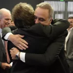 En medio de las polémicas, Javier Milei respaldó a Manuel Adorni y por ahora descartan correrlo del Gobierno