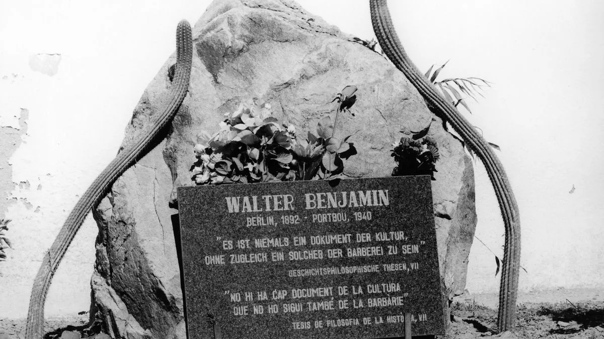 La tumba de Walter Benjamin en el pueblo catalán de Portbou