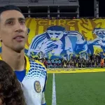 Video: la emoción de Di María al ver su nuevo trapo en el Gigante de Arroyito