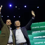 Juanma Moreno se conjura para revalidar la absoluta frente a la "UTE" de PSOE y Vox