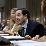 Rastrero ataque de una diputada del PSOE al senador del PP que interrogó a Sánchez y estuvo en la UCI por covid