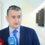 La Junta estalla contra el PSOE: "Ya está bien de impartir lecciones sobre sanidad y usar el cáncer y a las mujeres"