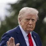 Trump anuncia aranceles del 100% para China y acusa al país de tener una postura comercial “hostil”